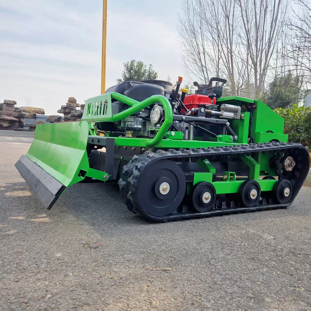 Multifunctional 23HP Crawler Lawn Mower ZNW-800 Remote Control 800mm Cutting Width Grass Trimmer Equipped With Snow  Shovel