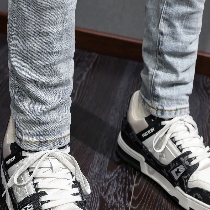 Fashionable new men's light blue jeans, washed, nostalgic, perforated, white patch, elastic, slim fit, painted jeans, hip-hop br