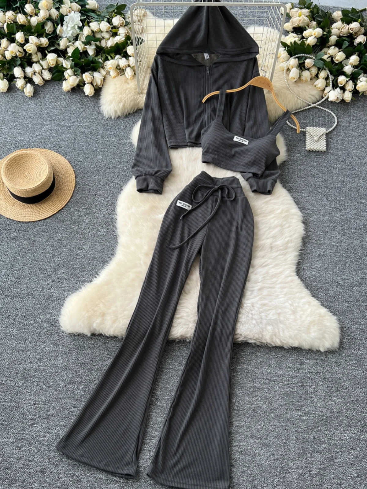 

Women's Sportswear Two-Piece Set Long Sleeve Crop Top And Casual Pants Simple Base Layer Strap Vest with Hood for Autumn