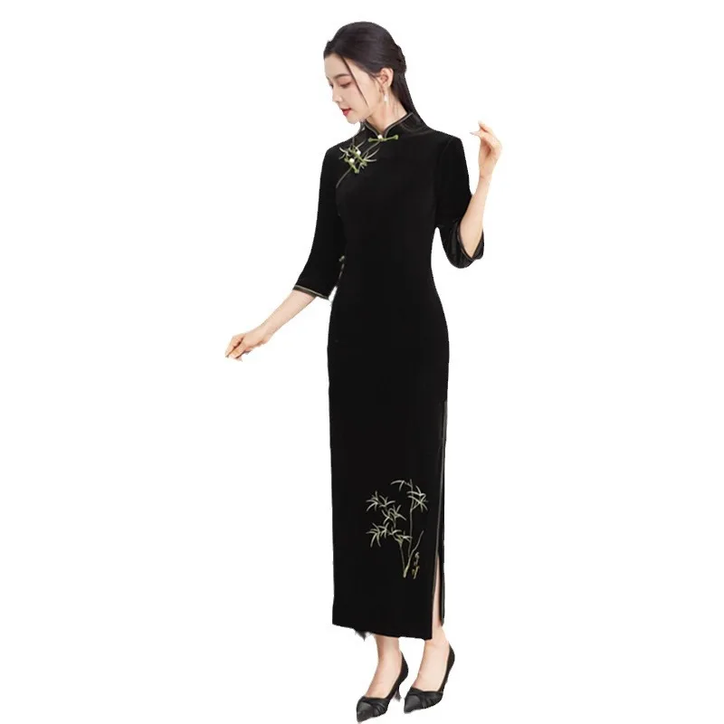 Old Shanghai Retro National Style Black Long Velvet Embroidered 3/4 Sleeves Cheongsam Qi Pao Autumn New Middle-Aged and Elderly