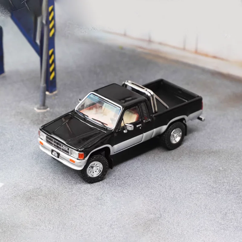 

Литой под давлением масштаб 1:64 Hilux 1985, пикап из сплава, классическая модель автомобиля, готовый продукт, имитация игрушек, коллекция подарков, статическая модель