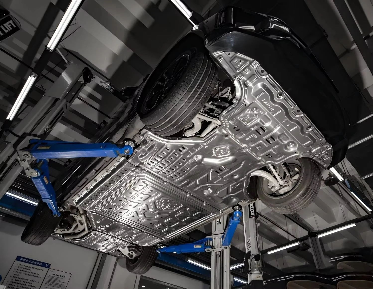 Skid Plates Engine Cover Battery Bottom Underbody Protection Fit for Voyah Lantu Courage Passion Free 318 Dreamer Car Chassis