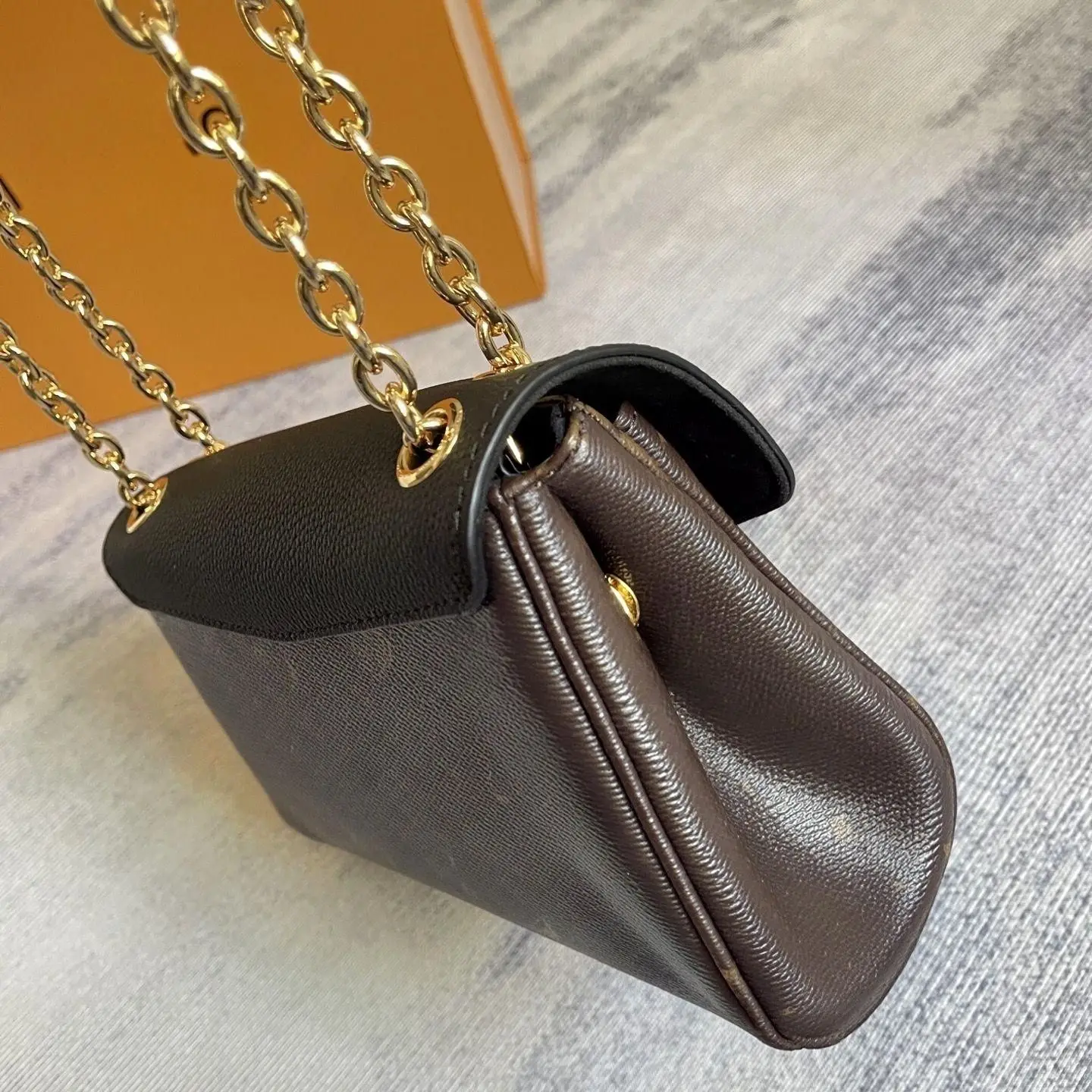 Two-Tone Black Coffee Pebbled Leather Flap Bag, Thick Oval Link Gold Chain Lock Decor Adjustable Leather Strap Rectangular Crossbody Purse.