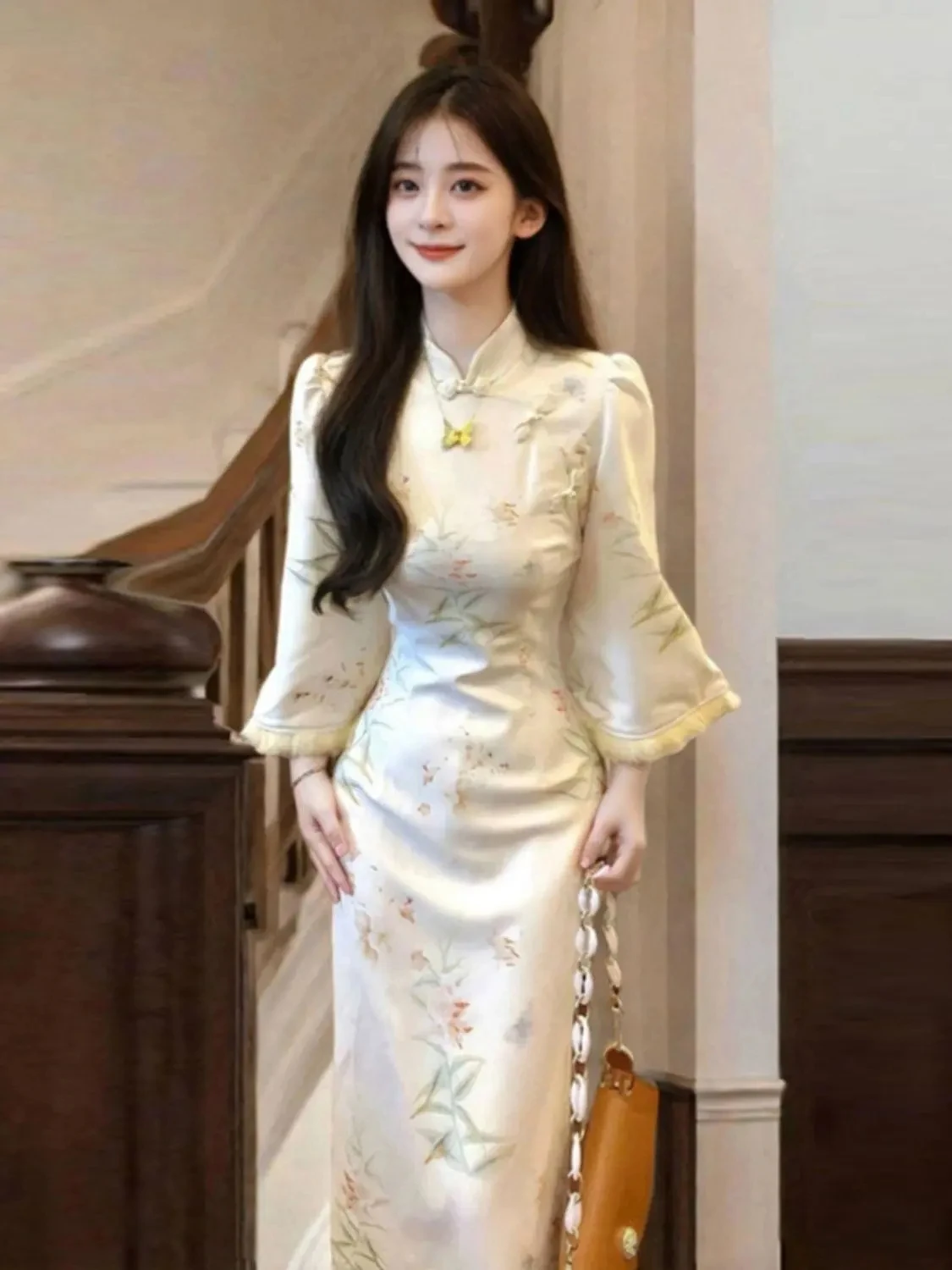 Großes Cheongsam-Kleid im chinesischen Stil, verbessertes chinesisches Stil für Frauen im Herbst und Winter, schlankmachender, fleischfarbener langer Rock