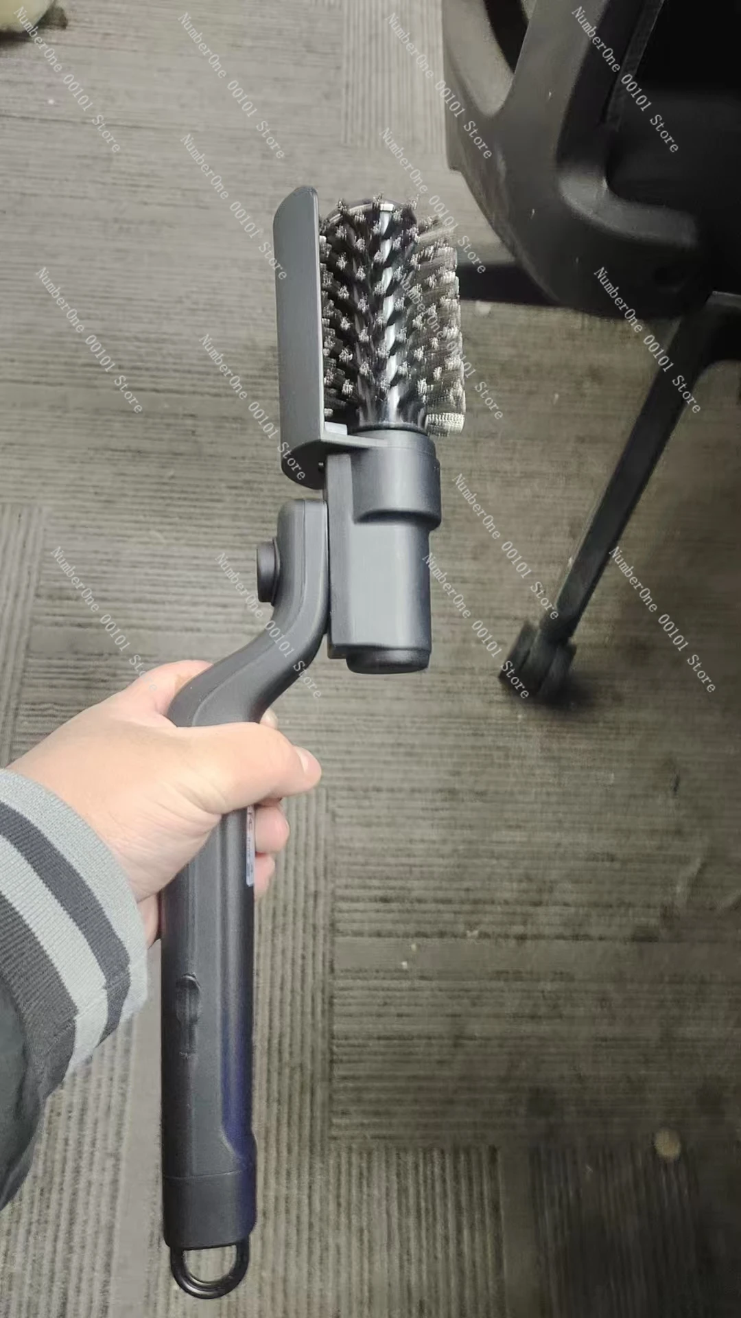 

Электрическая щетка для чистки решеток гриля от сильных масляных загрязнений