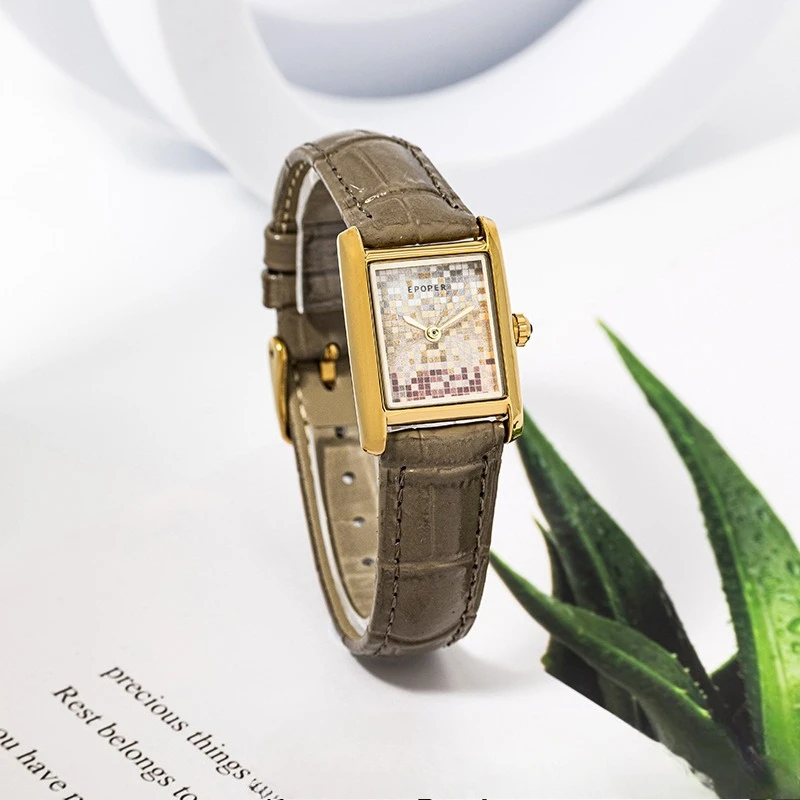 Classic, minimalist, light luxury, exquisite square high-end quartz watch with a versatile leather strap and retro style.