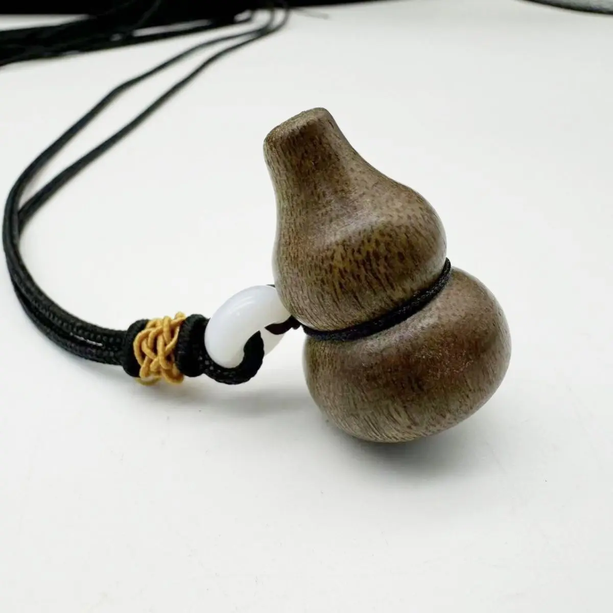 

Vietnam Nha Trang incense pendant gourd skewer handle fidelity high oil old material incense wood car aroma sweet