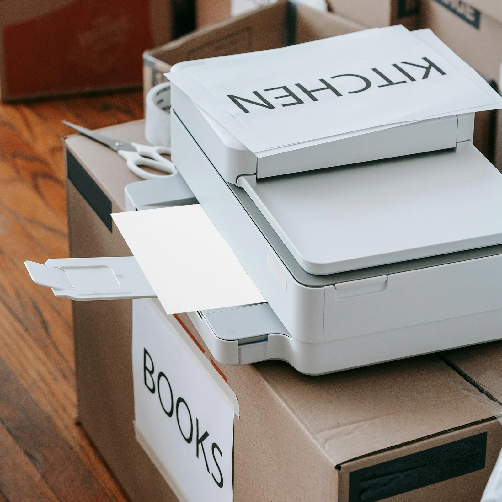 ورق لاصق غير لامع مقاس A4 للطابعة ملصقات قابلة للإزالة مقاومة للتمزق أوراق ملصقات ذاتية اللصق ورق لاصق قابل للطباعة