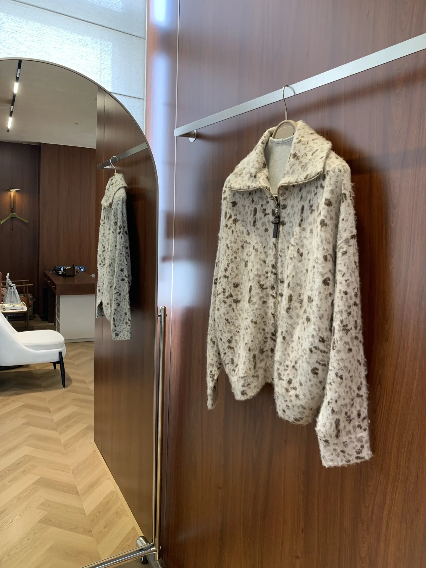 2026Women's Autumn/Winter Leopard Print Zip-Up Knit Cardigan with Lapel Collar and Long Sleeves