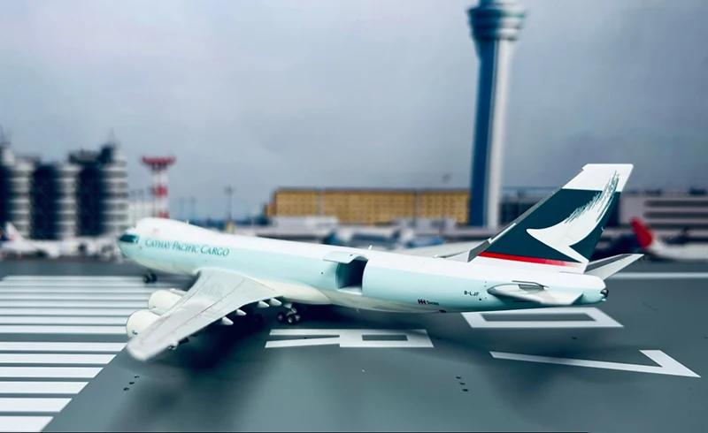 1:400 B747-8F B-LJF EW4748010 المحيط الهادئ الخطوط الجوية البضائع سبيكة طائرة نموذج لعبة لجمع الأنف مفتوحة قادرة