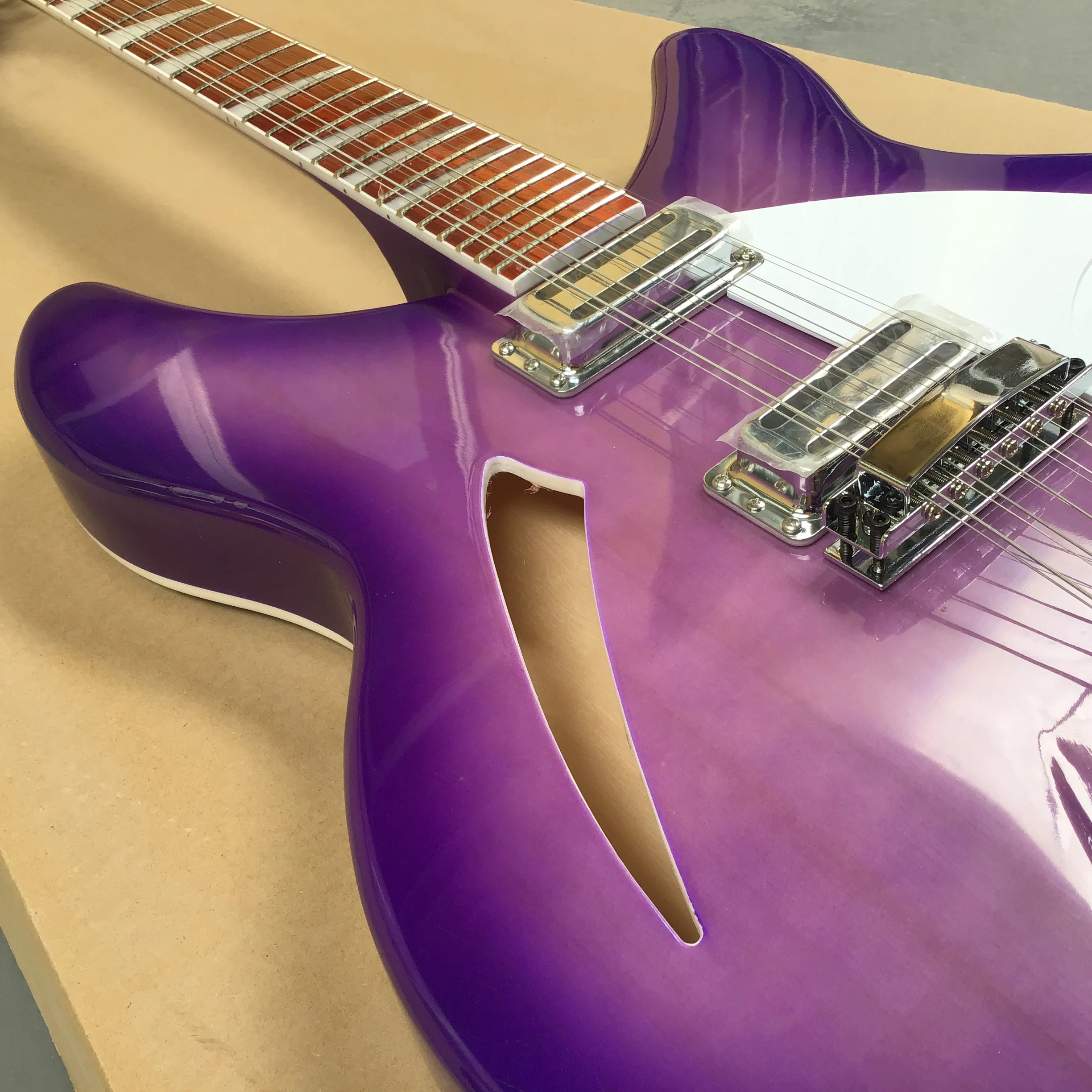 Hot sales12 Strings Semi Hollow Body Electric Guitar Glossy paint Rosewood Fingerboard 5 Konbs 2 Output Jacks in stock custom