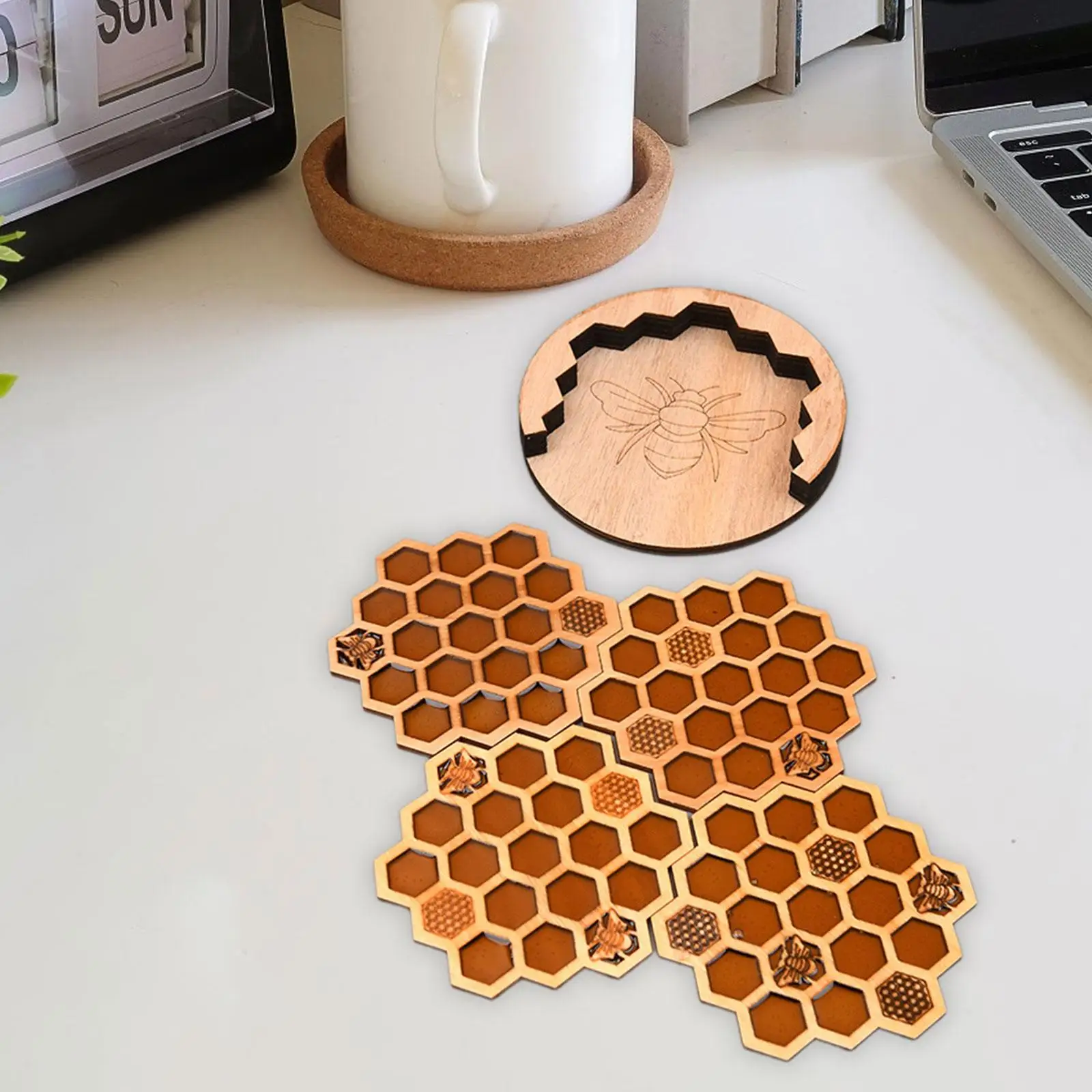 4Pcs Bee Honeycomb Coasters Cup Mats Wood Resin Creative Cup Pads Drink Coasters for Kitchen Bar Dining Table Home Decoration