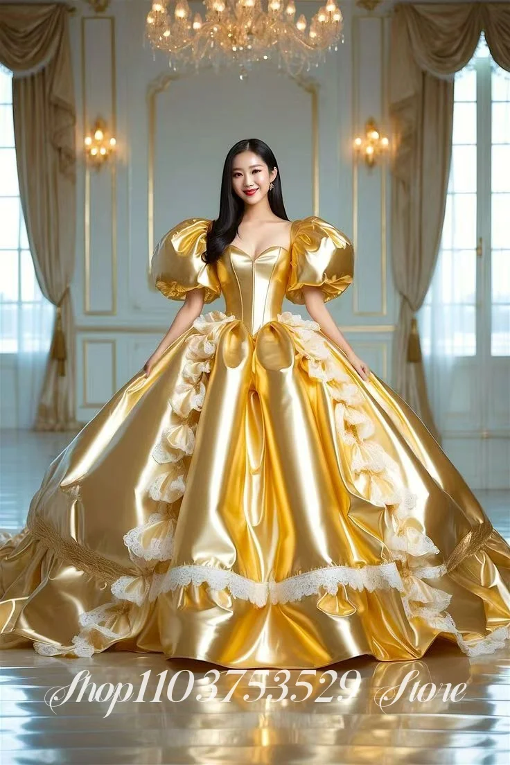Maßgeschneidertes goldenes Vintage-viktorianisches Ballkleid, lasergeschnittener, schimmernder Stoff, minimalistische Spitze, A-Linien-Rock, Abendkleid aus dem 18. Jahrhundert