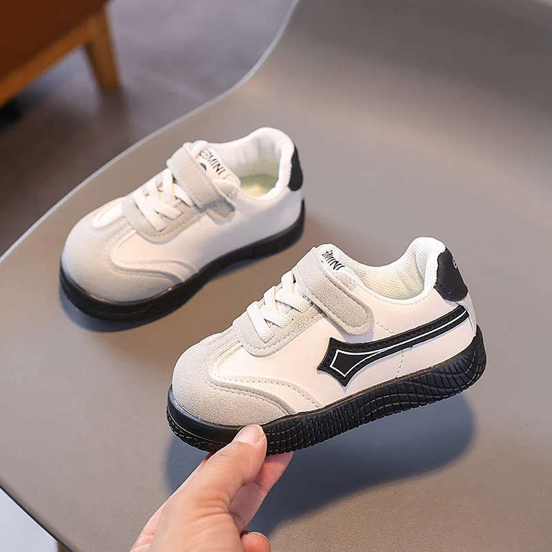 Zapatillas Hombre فتاة حذاء رياضة 2025 الخريف جديد فتاة أحذية موضة أحذية أطفال لينة وحيد التنس الإناث تنوعا الصبي أحذية رياضية