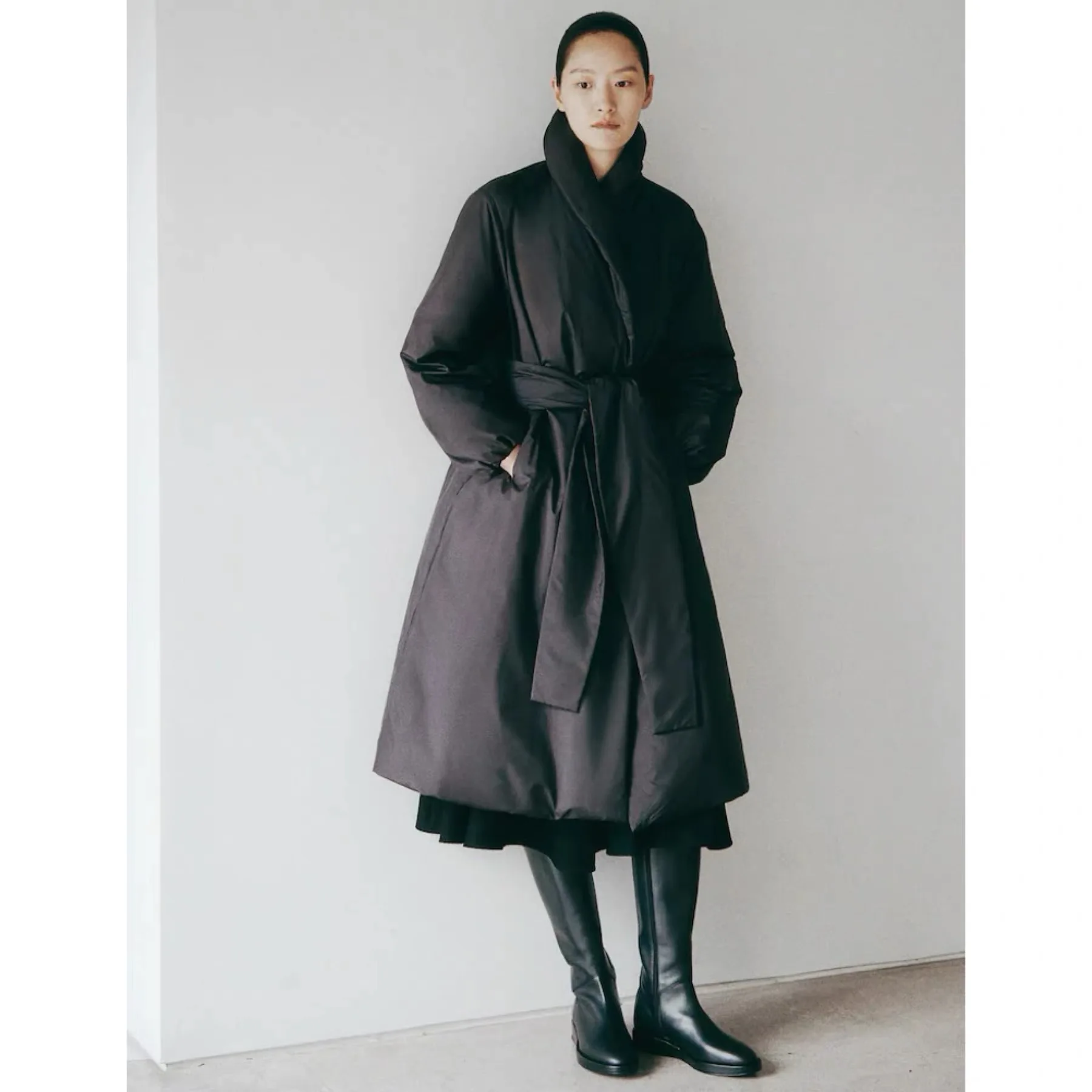 

Теплое повседневное пальто-халат LEB25 цвета лимонного сыра с глубоким V-образным вырезом, поясом на талии, длинными рукавами, воротником-стойкой, средней длины