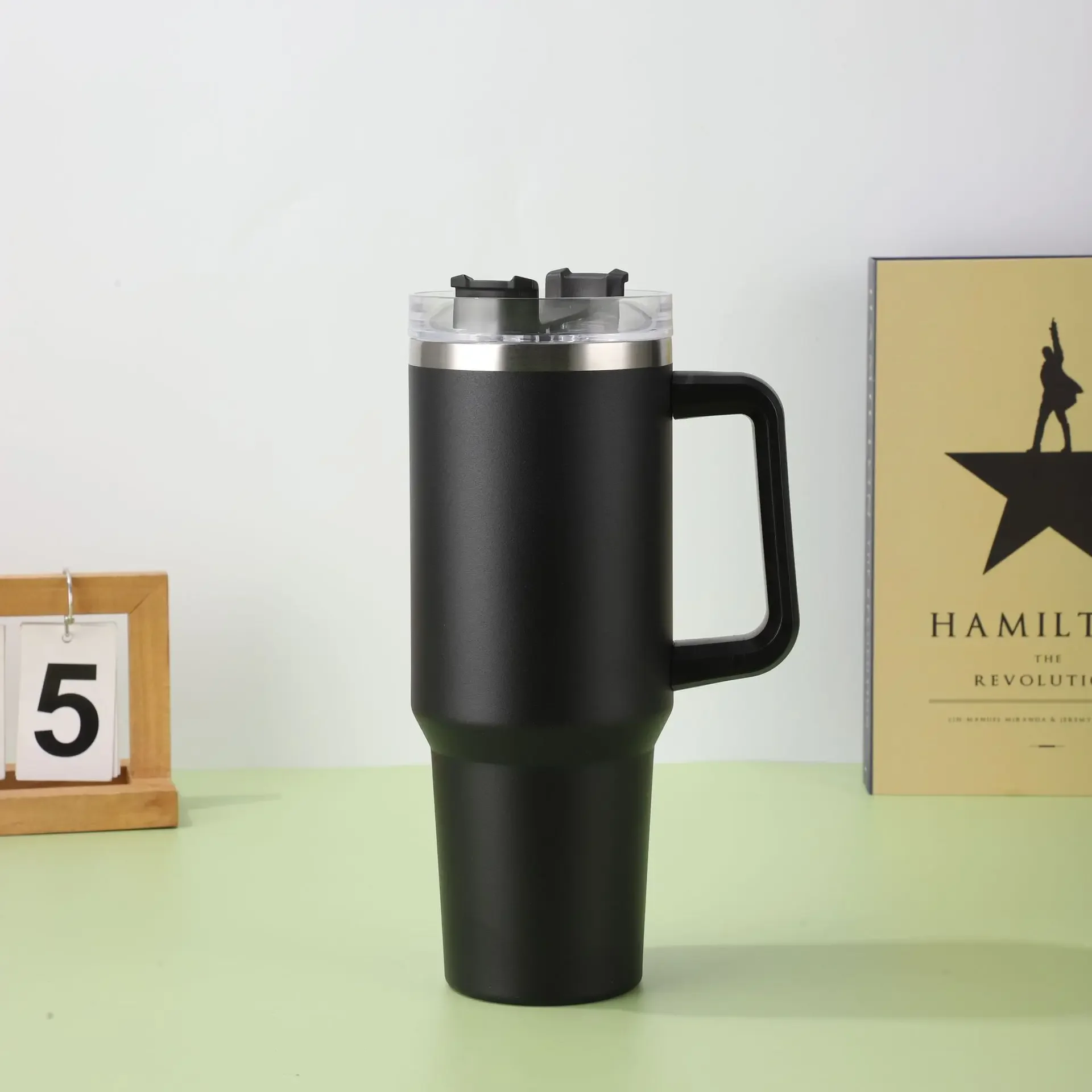 

1PC Travel Thermos Car Large Capacity Portable Handle Cup Stainless Steel Insulation Cup Coffee Insulation 40oz