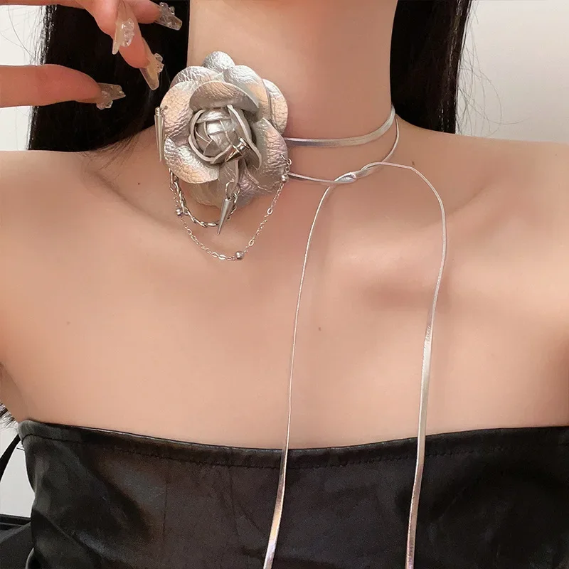 New Sliver Flower Rose Necklace Elegant Rope Chain Necklace Retro Style Choker for Women PU Leather Flower To The Neck Jewelry