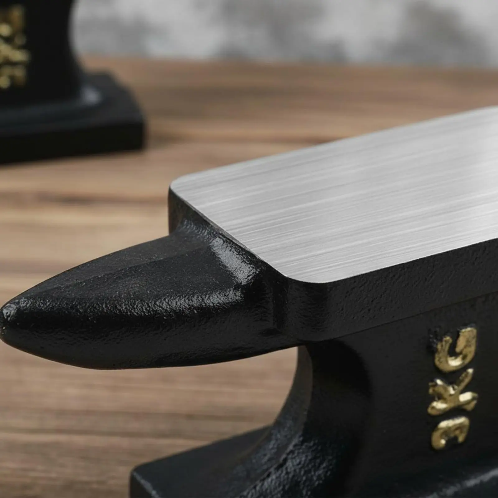 Blacksmith Forging Block Long-Lasting Cast Iron Bench Anvil Curved Anvil Versatile Hobby Forging Block Portable for Blacksmiths