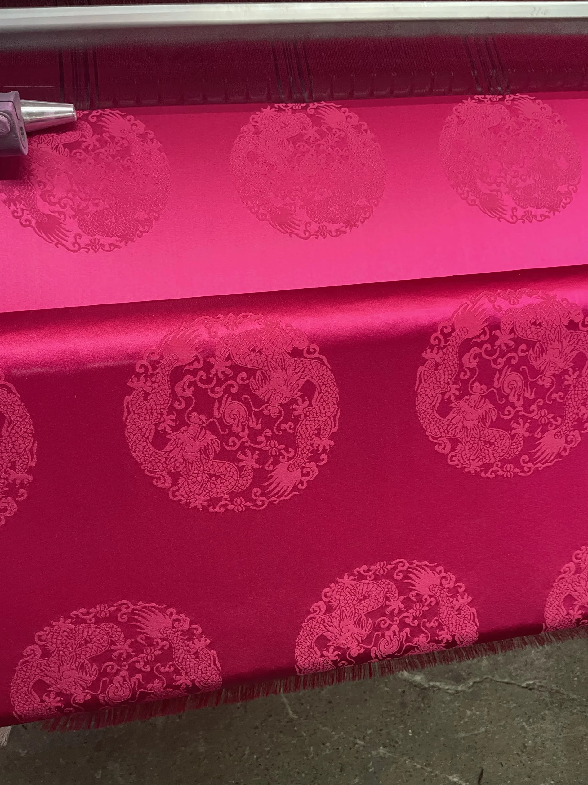 

100% Шелк, 30 Денье, Атласная Ткань из Шелковых Бутонышек для Монгольских Халатов, Тибетской Одежды, Традиционной Этнической Нарядной Одежды