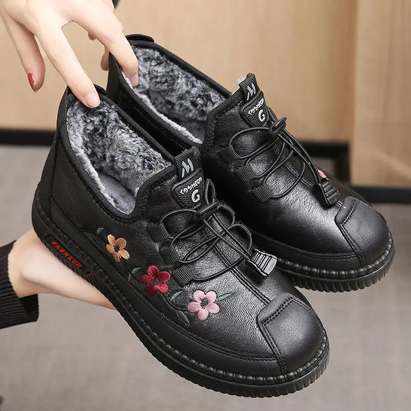 Vintage Emboridery Winter Loafers Women Casual Cozy Fur Moccasin Shoes 2022 Desinger Leather Sneakers for Elderly Woman Flats