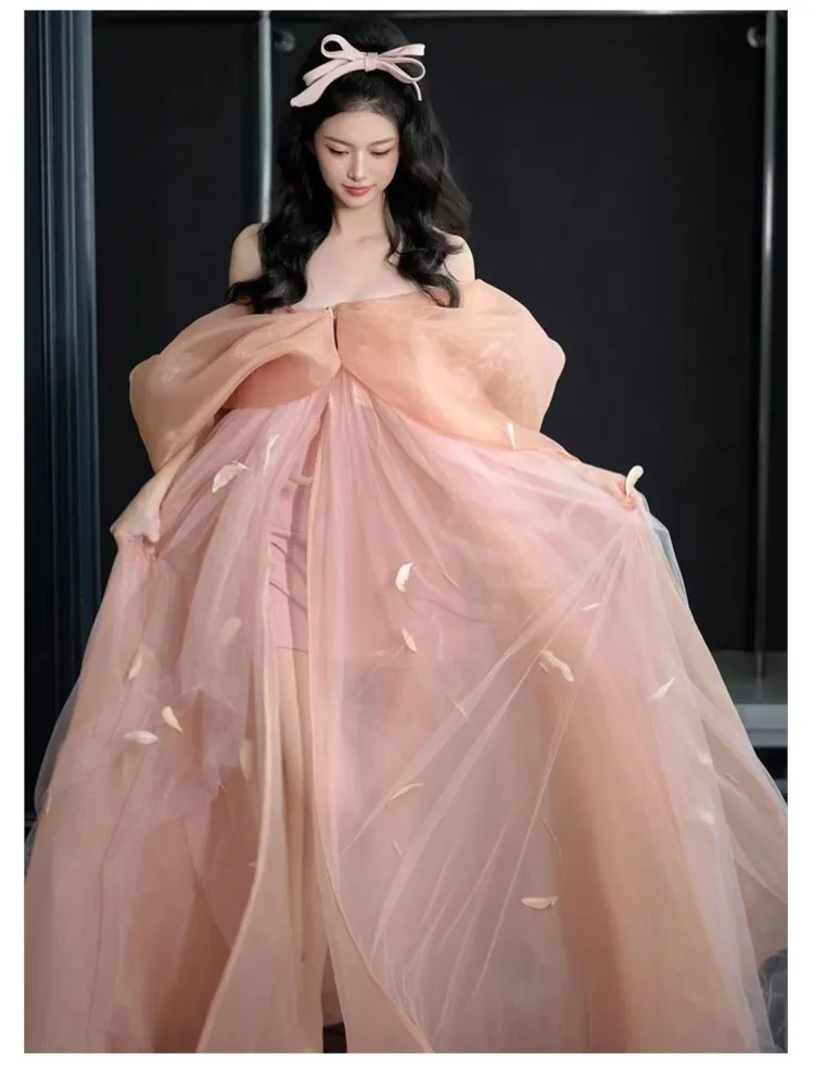 

Pink morning dress photo elegant light luxury niche one-shoulder style