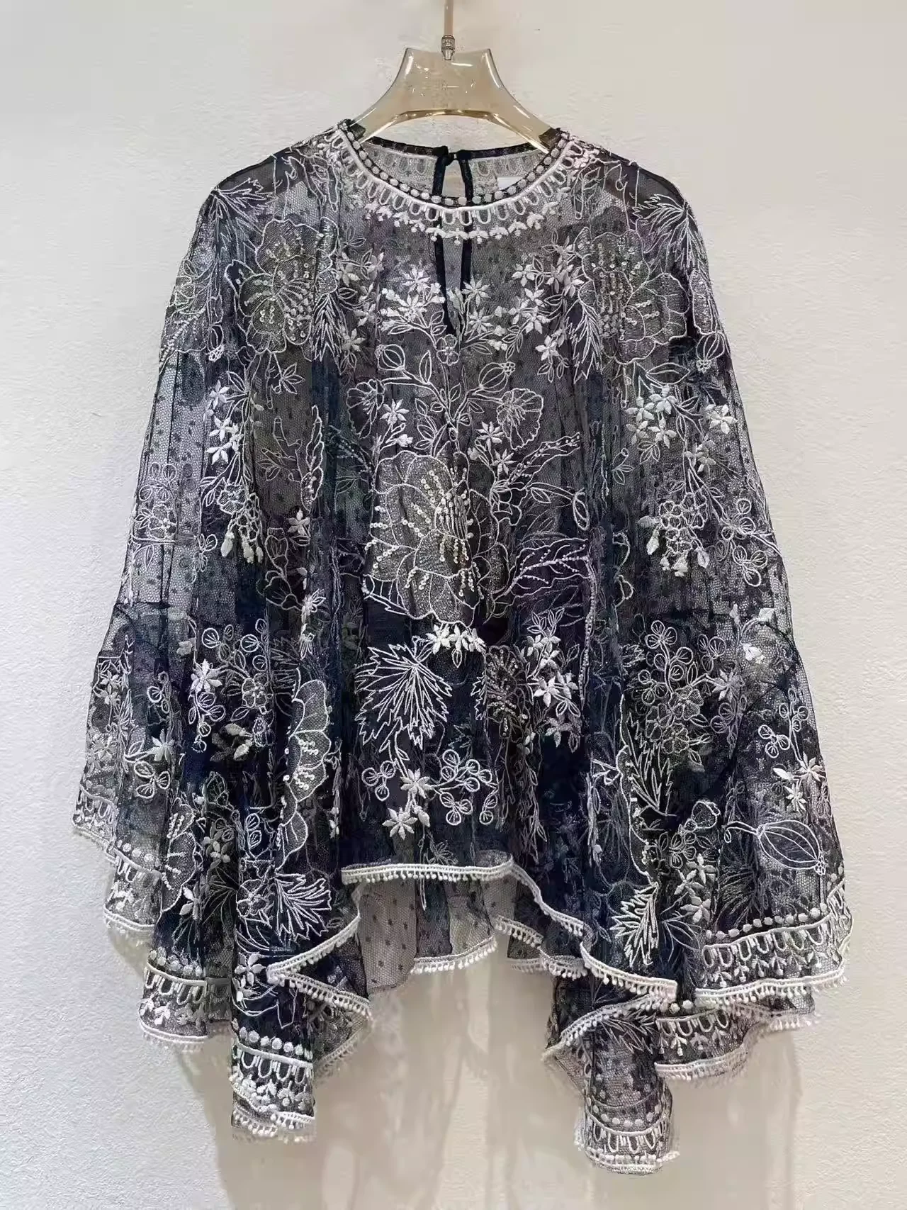 

Sexy Girls Transparent Loose Top High Street Black Silk Blouse Fashion Embroidered Lace Shirt