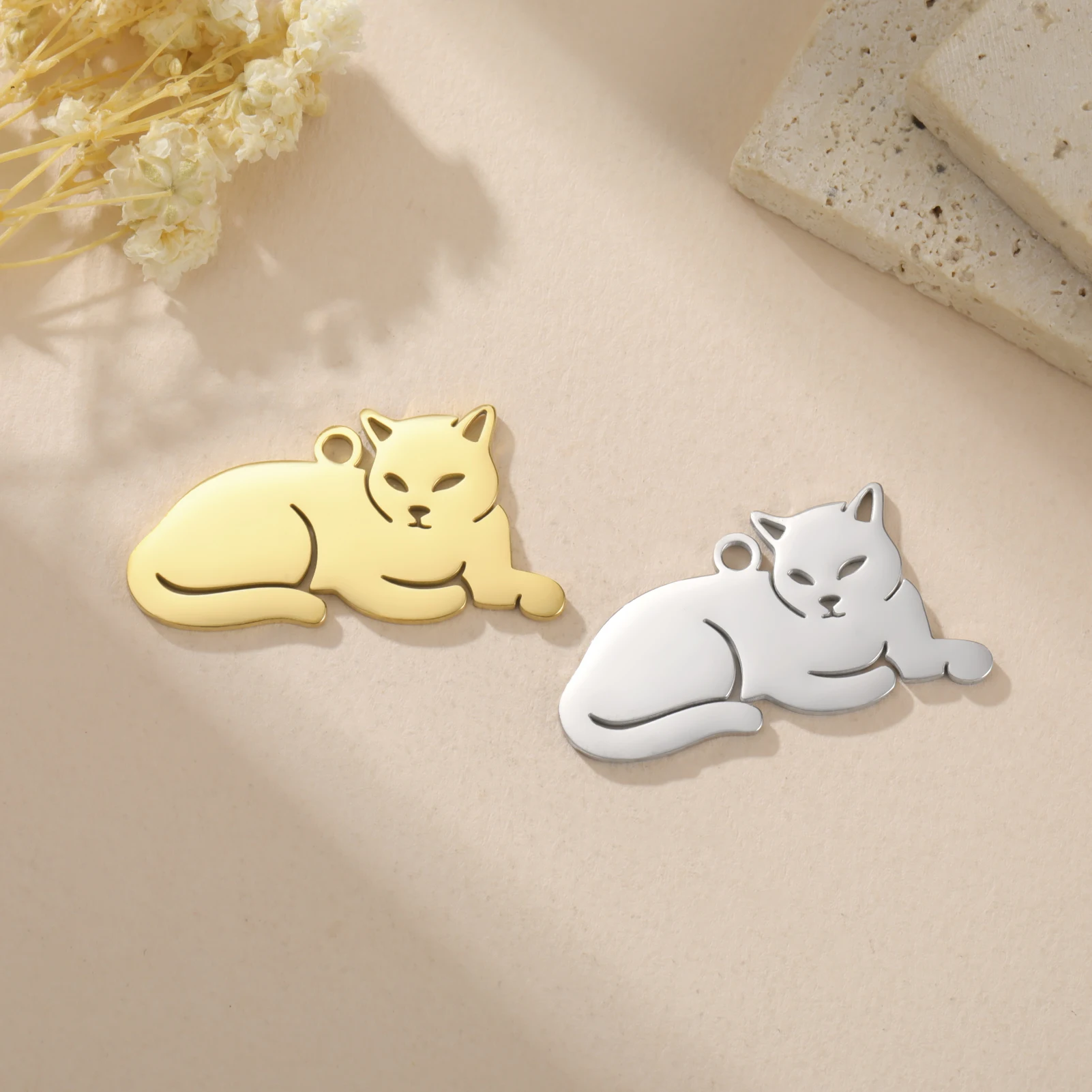 

5PCS Lively and cute cat pendant, cute animal pendant for jewelry making