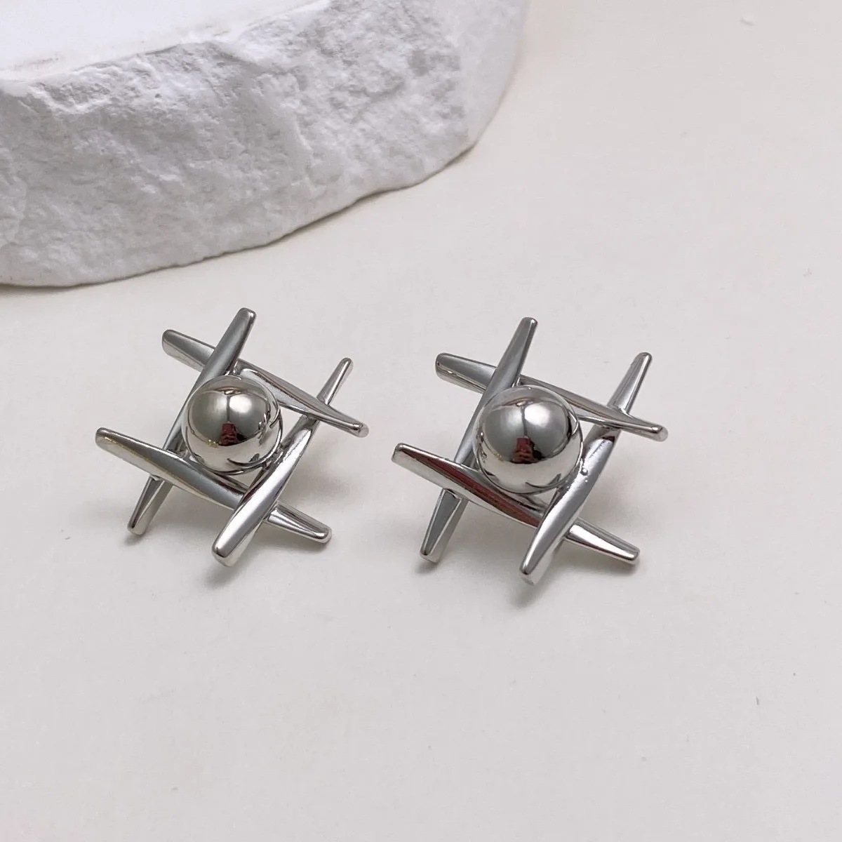 European And American Retro Metal Tic-tac-toe Cross Circle Geometric High Class Sense Temperament Earrings