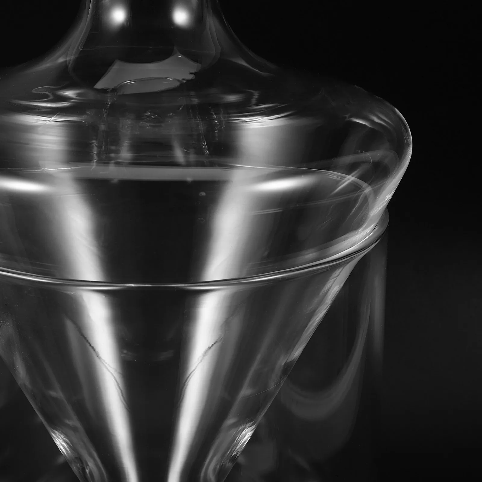 

1Pcs Delicate Wine Decanter Simple Design Practical Use Improve Drinking Experience Home Bar Decor Wine Decanter