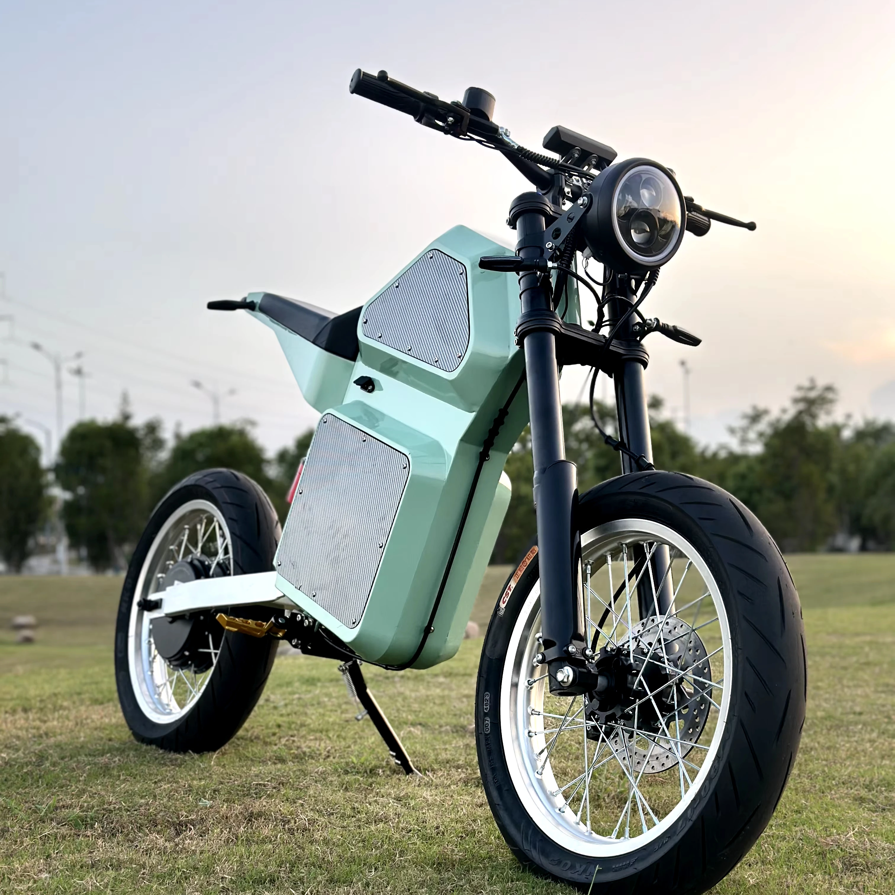 Road Long Range Ebike 17inch Fat Tire Electric Bike 75AH Biggest Battery 12600W Off Road Bicycle