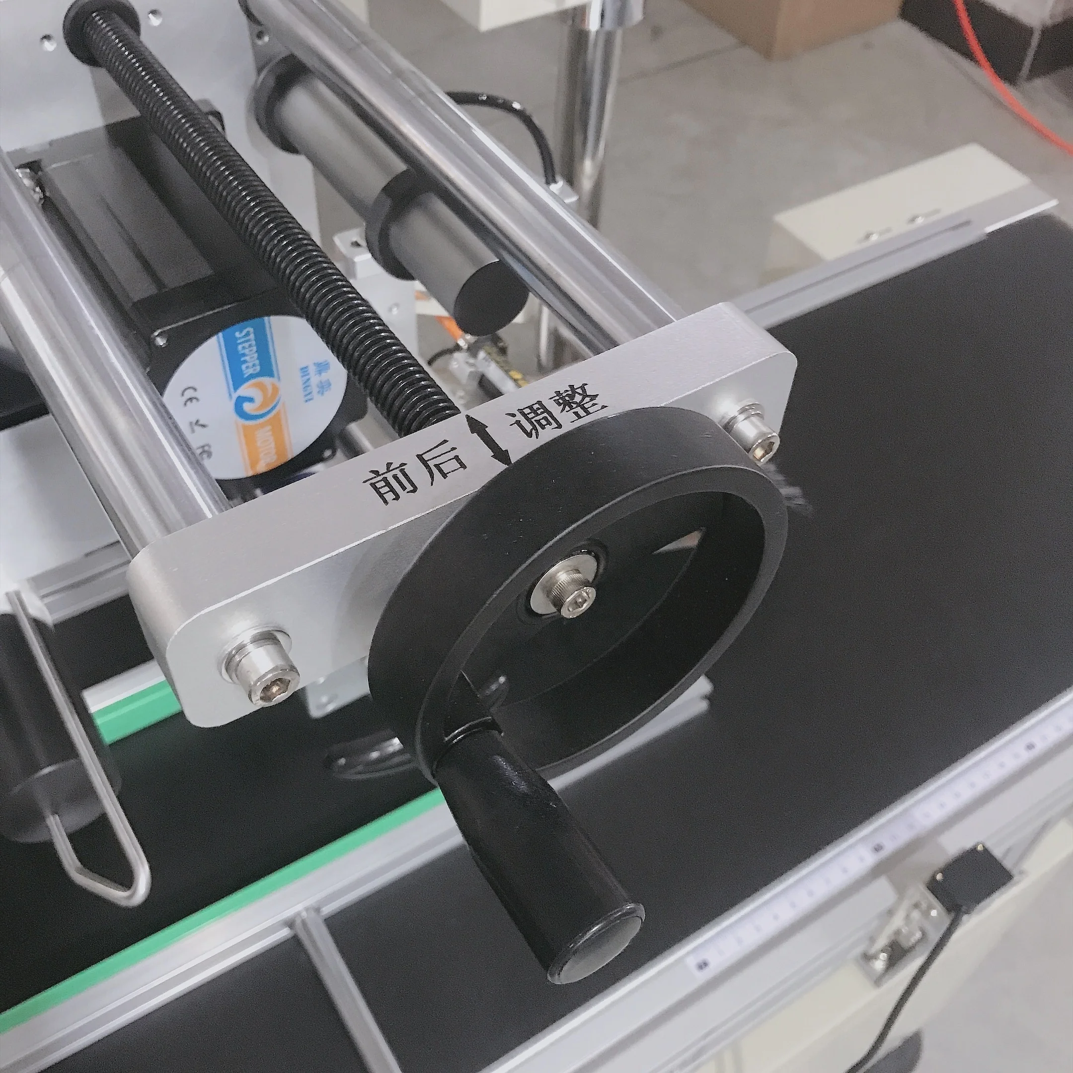 Fully Automatic Flat Surface Plane Labeling Machine With Left Right Drive Belt Adhesive Tape Carton Sealing Machine
