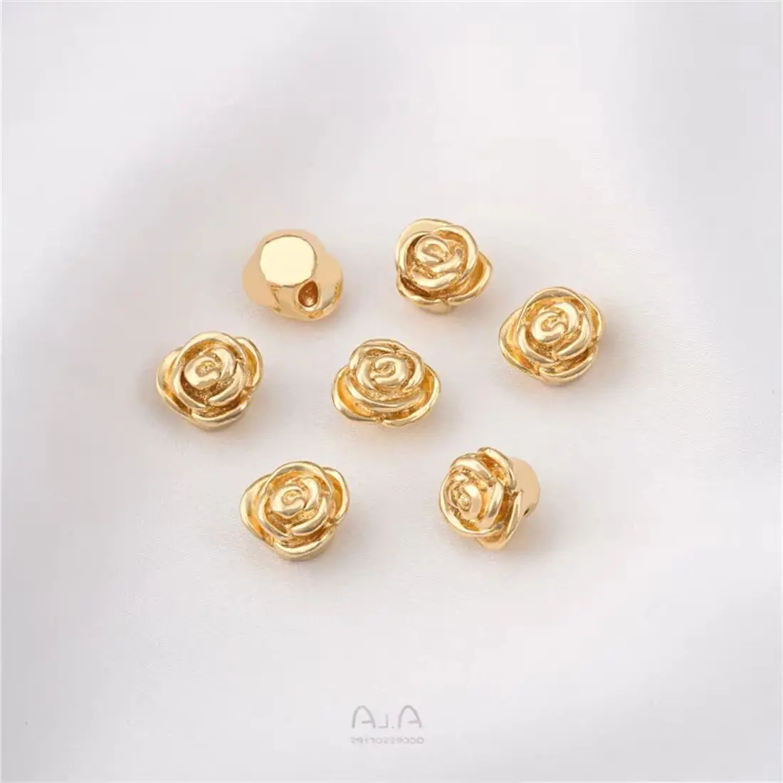 14K Gold-coated Three-dimensional Rose Beads Through-hole Flower Beaded Jewelry Loose Beads Diy Pearl Hand-made Accessories