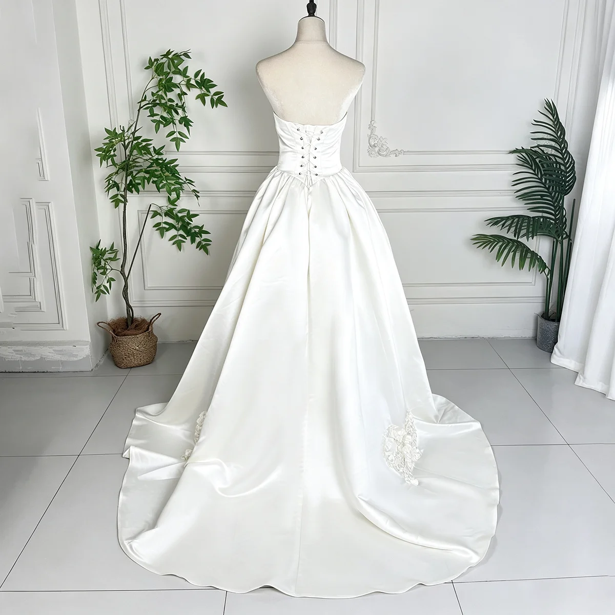 Strapless 3D Handmade Flowers Bridal Ballgowns Customized Real Photos Ivory Satin Lacing Elegant Puffy Brush Train Wedding Dress