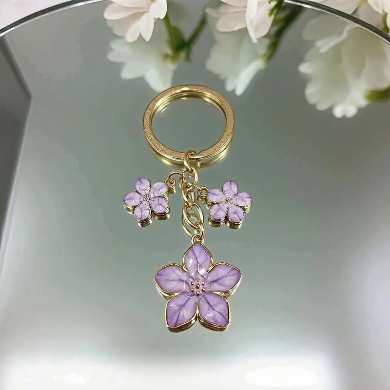 1 Stück Niedlicher Blumen-Schlüsselanhänger, Süßer Einfarbiger Drei-Kirschblüten-Anhänger, Schlüsselring für Damen-Handtaschen-Deko – Detail 9