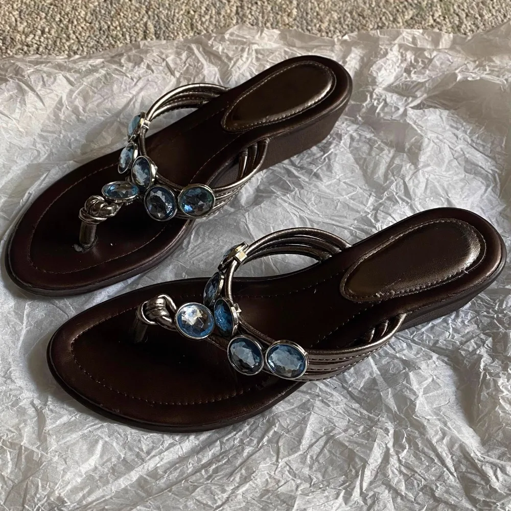

Retro Fashion Toe Flip-flops Women 2025 New Blue Rhinestone One-pedal Wedge French Small Sandals Outside