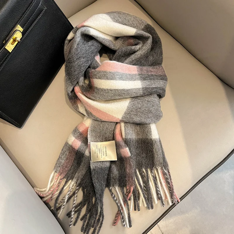 Wool scarf for women, autumn and winter plaid pattern for warmth, fashionable and versatile, middle-aged mother scarf as a gift