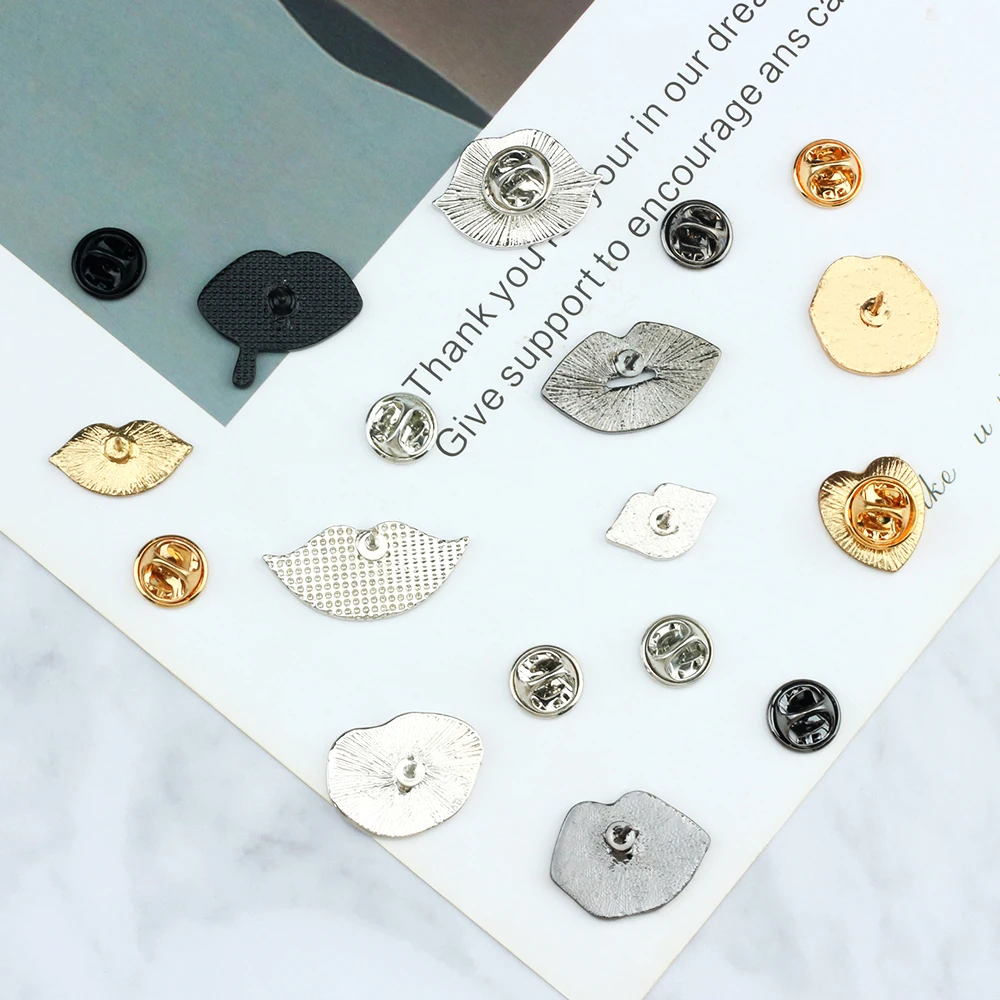 Women Brooches Sexy Lipstick Lip Love Heart Rose Enamel Pins Fashion Brooch Clothes Lapel Button Metal Pin Jewelry Accessories