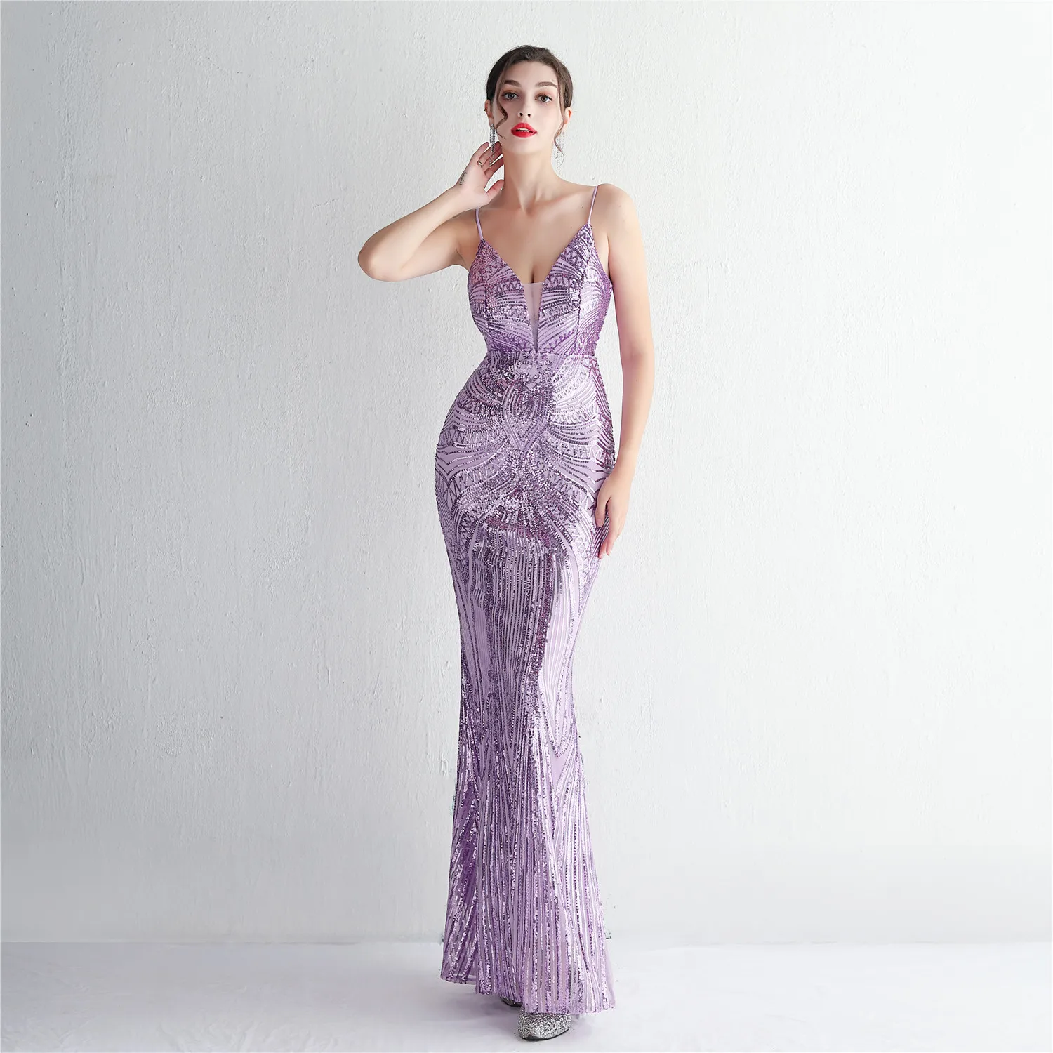 

Women Spaghetti Strap Deep V-Neck Sequin Mermaid Evening Dress All Over Sequin Radiating Geometric Slim Fit Elegant Formal Gown