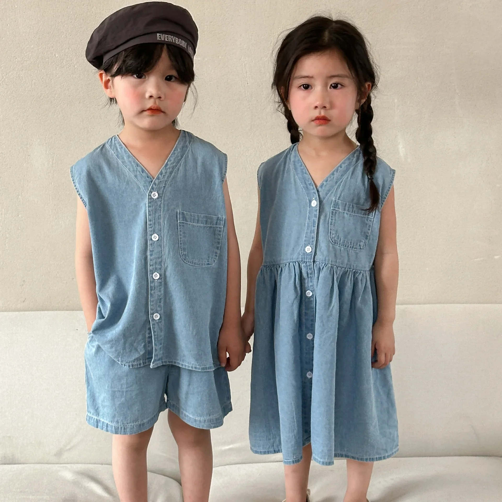 

2024 Summer Children Denim Suit Retro Brother Sister Outfits Girl Children Sleeveless Dress Boy Baby Cotton Tops + Shorts 2pcs