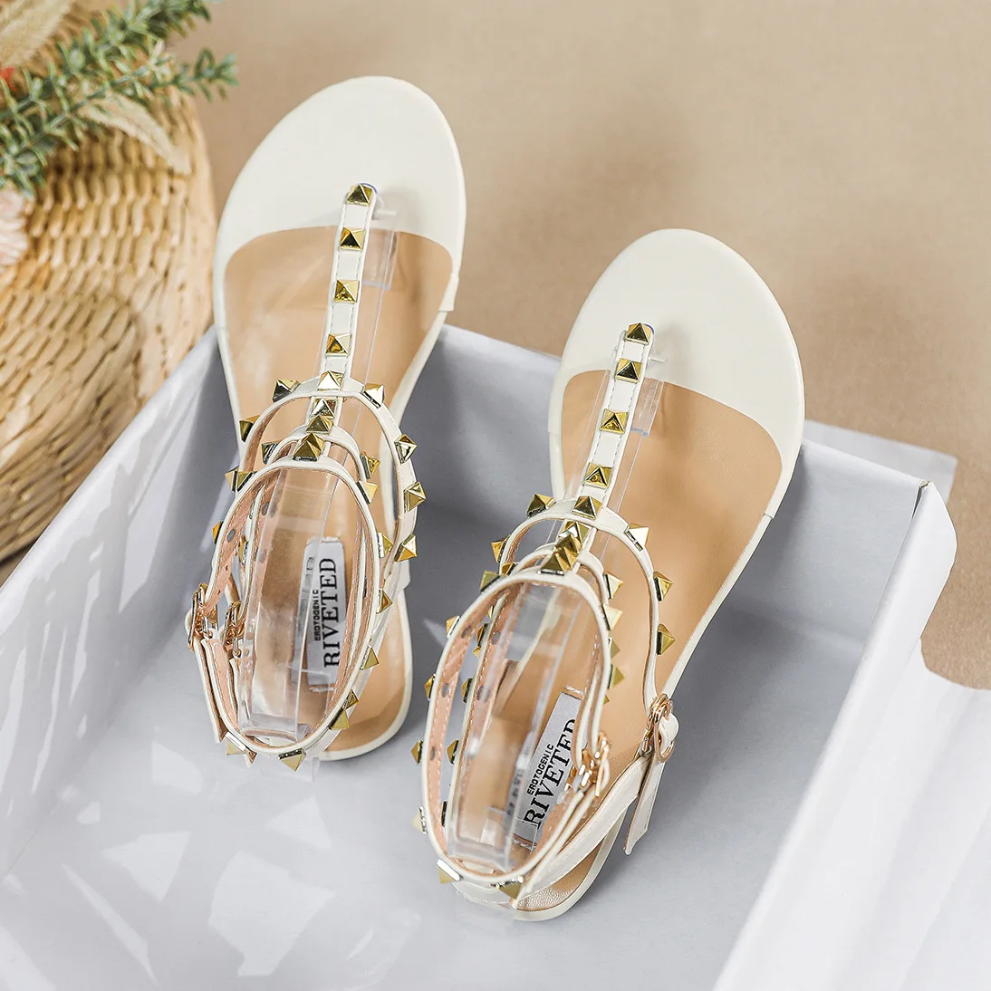 2024 New Summer Flat Shoes Women Rivet Flat Shoes Sandals Clip Foot Thongs Slippers Beach Shoes Large Size Women Sandals 41-43