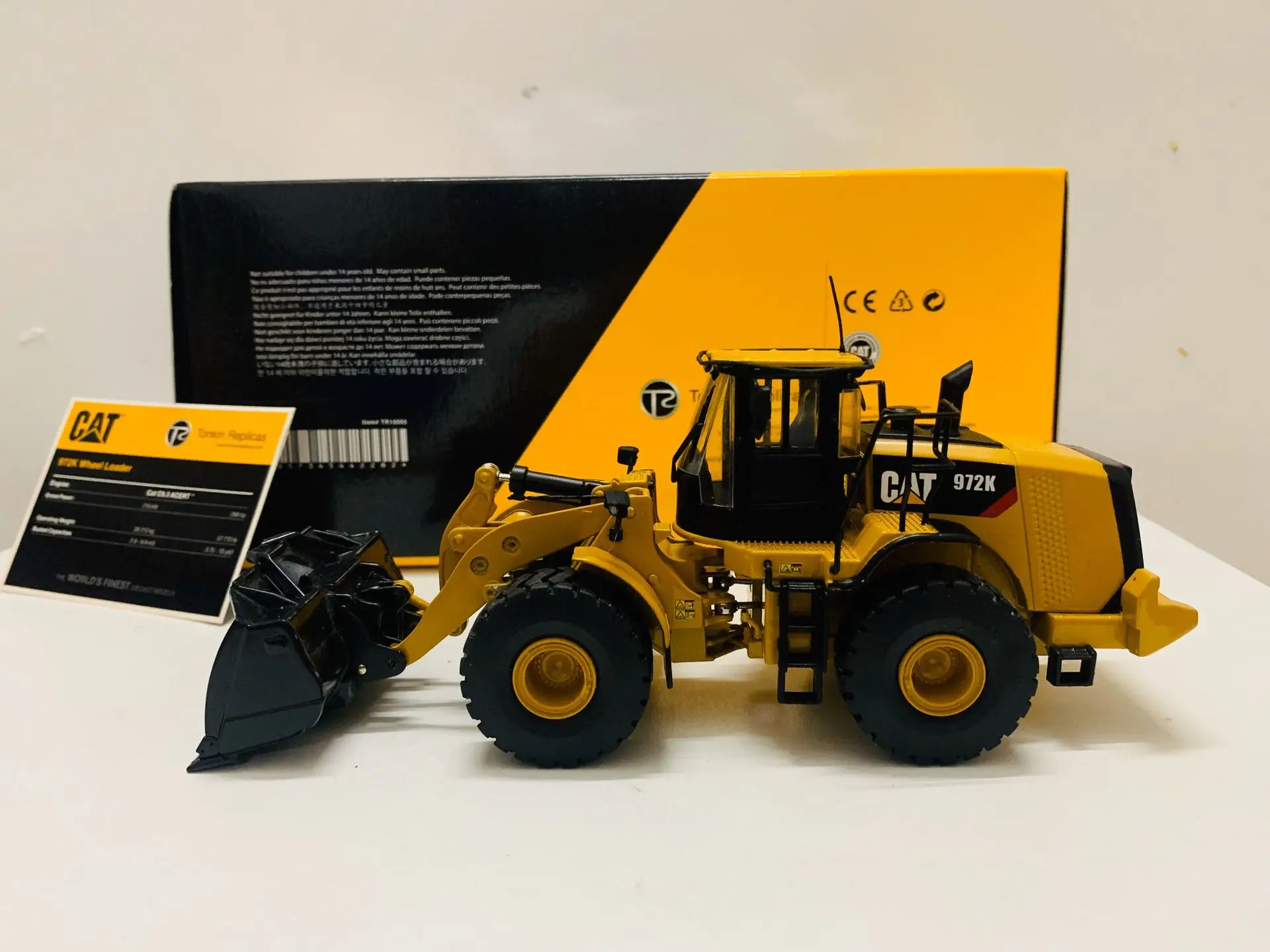 

972K Wheel Loader 1/50 Scale DieCast Collectible Model TR10005