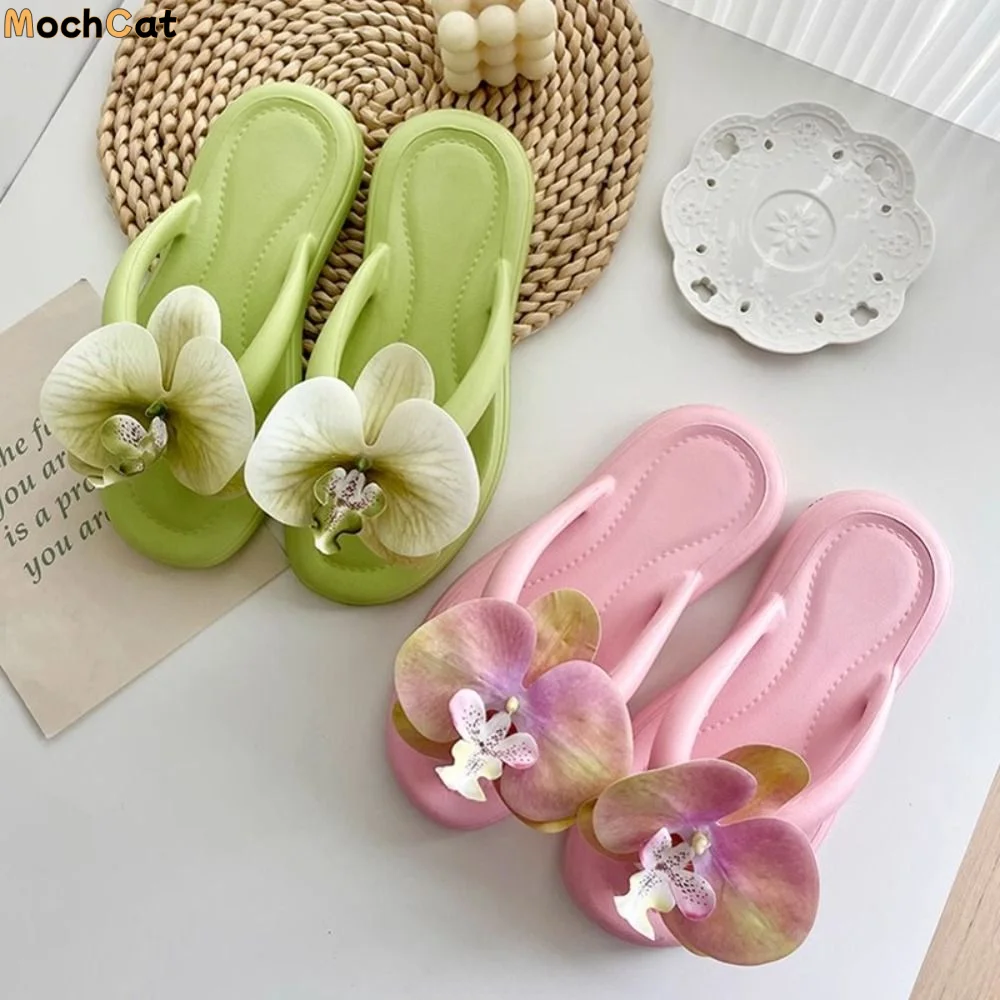 

Милые летние шлепанцы с орхидеями и бабочками, элегантные пляжные вьетнамки с цветами, женские сандалии для отпуска и повседневной носки, для общежития