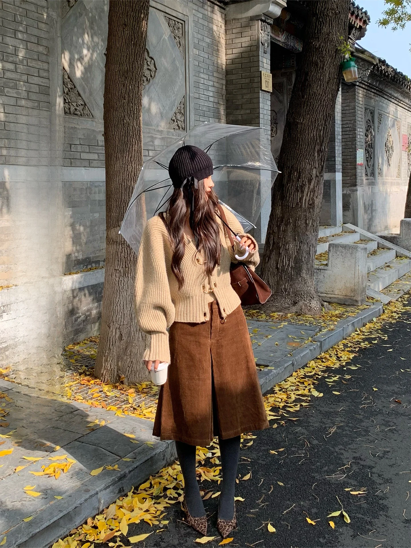 

Ретро-комплект из двух предметов: свитер-кардиган с длинными рукавами и топ-бюстье для женщин, с металлическими элементами, осенне-зимний, свободный крой, для повседневной носки