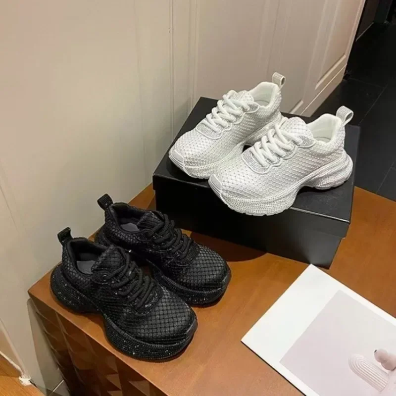 

Модная женская обувь высокого качества, туфли для папы со стразами, хит продаж, женские кроссовки, новая изысканная обувь для девочек 2026 года