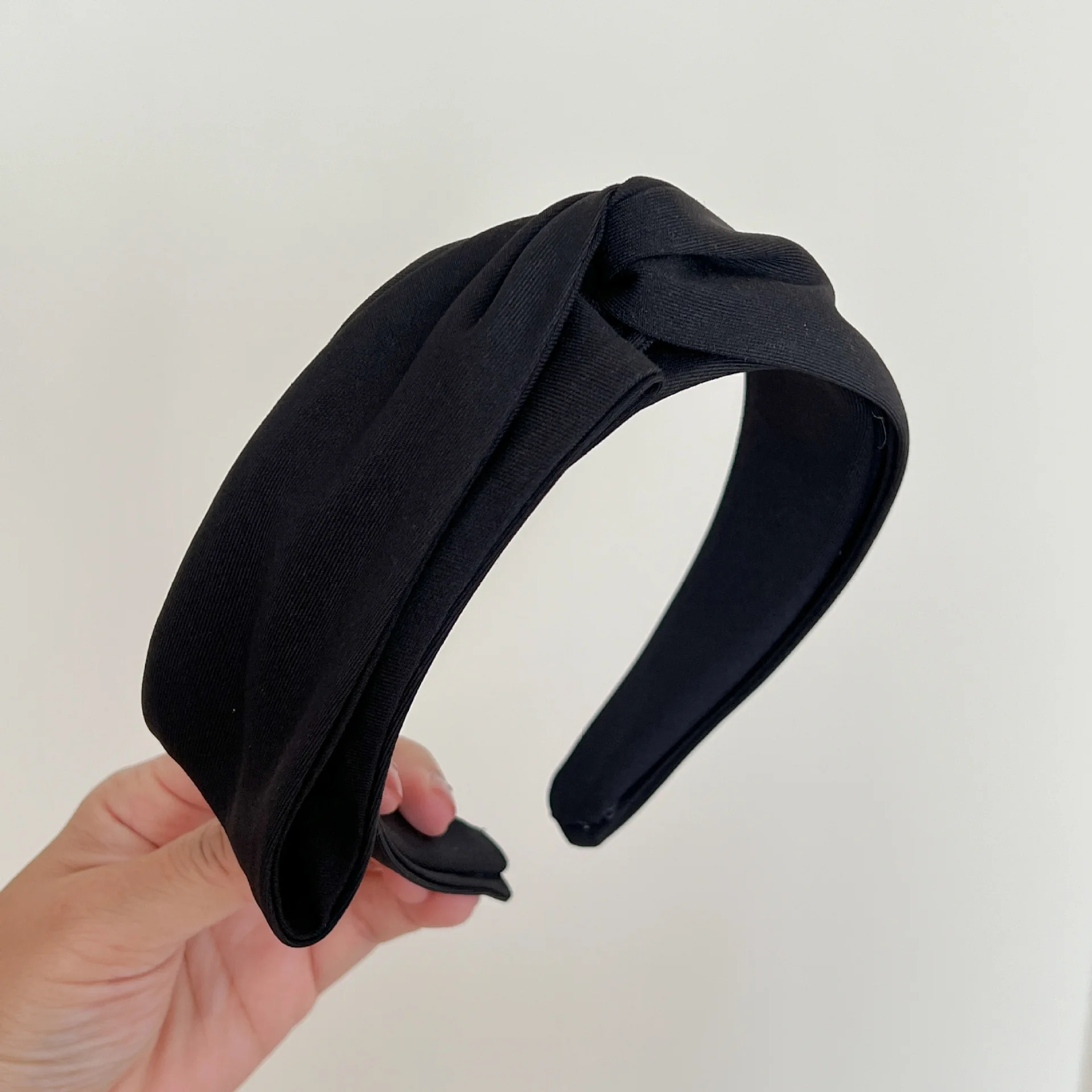 

Luxury Wide Headband Korean Fabric Folded Asymmetric Design Face Slimming Effect Hair Band Trendy Hair Jewelry