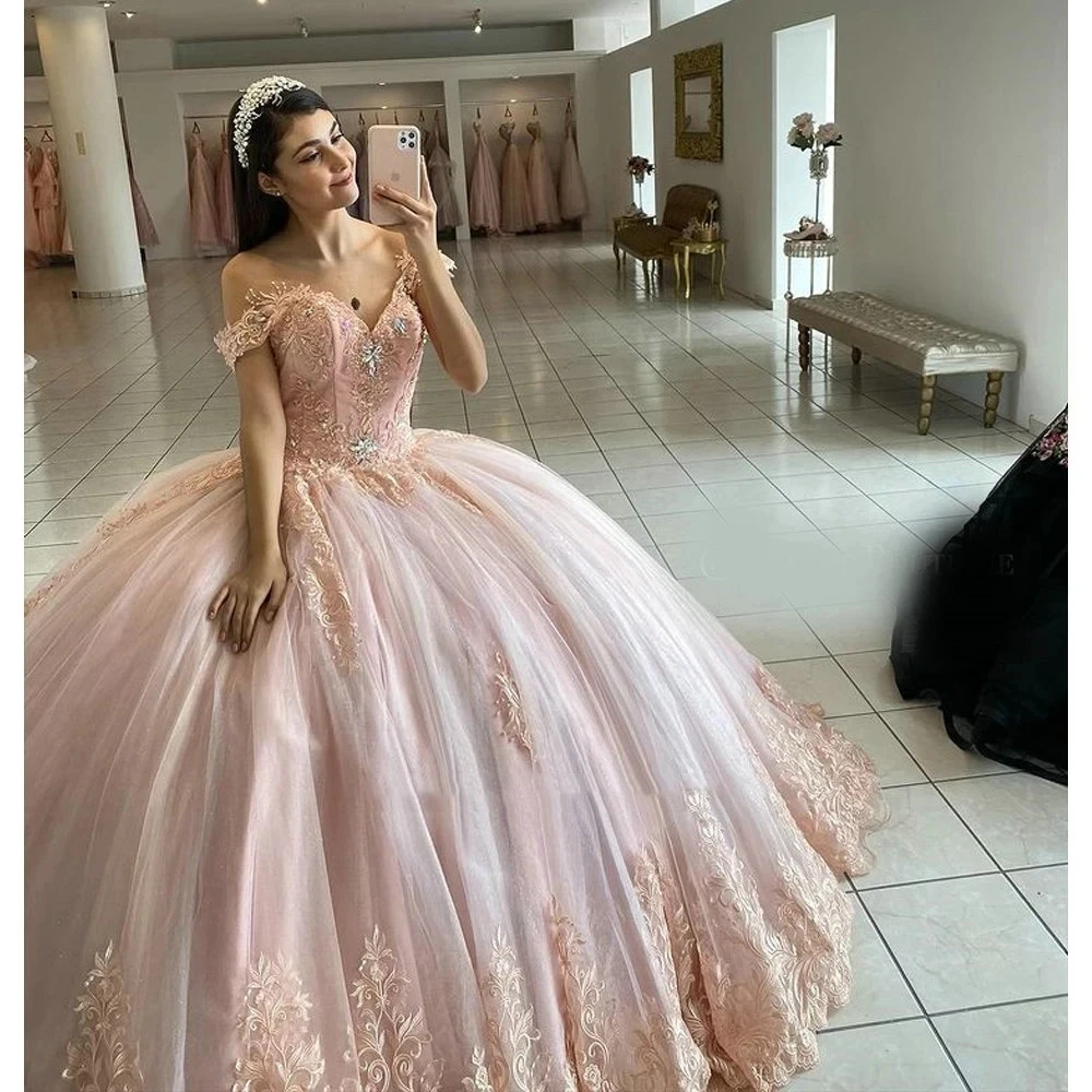 Angelsbridepink Quinceanera sukienki 3D kwiaty kryształowa koronka przedsionków z odkrytymi ramionami 15 Anos formalna suknia bal impreza urodzinowa