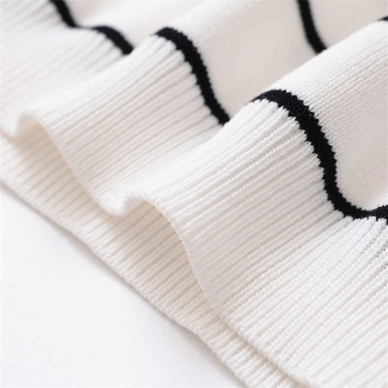 KEYANKETIAN Kerah Wanita Baru Musim Panas dengan Dekorasi Benang Terlihat, Sweter Rajutan Bergaris Lengan Pendek untuk Wanita