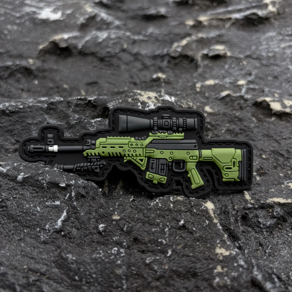 

Значок из ПВХ в форме пистолета с подкладкой на липучке и застежкой-крючком, подходит для украшения сумок, рюкзаков, жилетов и одежды.