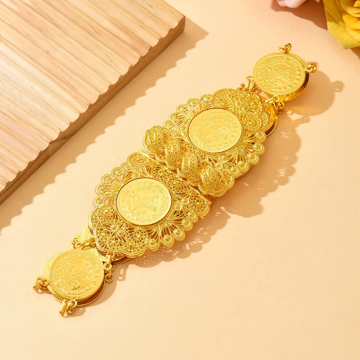 

A Luxurious Golden Retro Court-Style Circular Coin-Shaped Simple Yet Elegant Wedding Dress And Belt As A Holiday Gift Option.