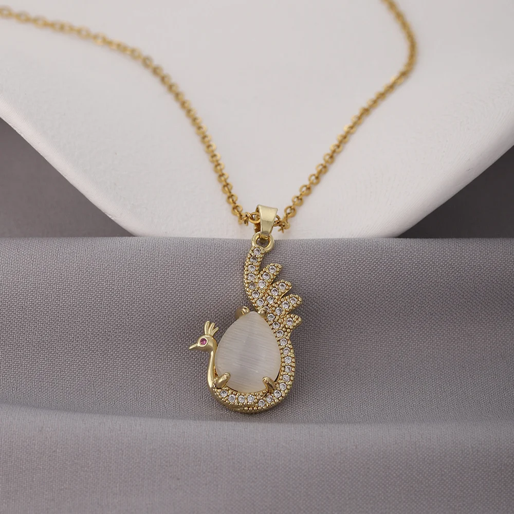 

Luxury Female Crystal White Zircon Stone Peacock Animal Pendant Necklace Vintage Gold Color Wedding Jewelry For Women